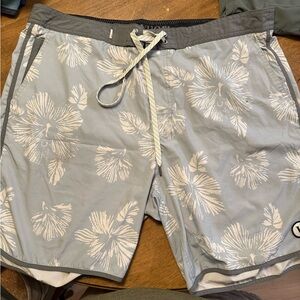 Vuori Men's Light Gray Floral Board Shorts see pics for imperfections